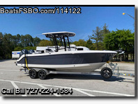 Robalo R242 Center Console